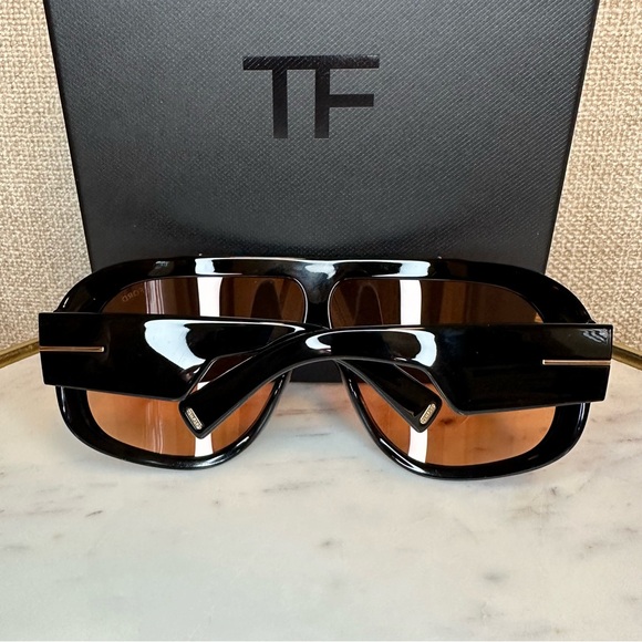 New! Authentic TOM FORD Photochromatic Rellen Sunglasses - Picture 14 of 16